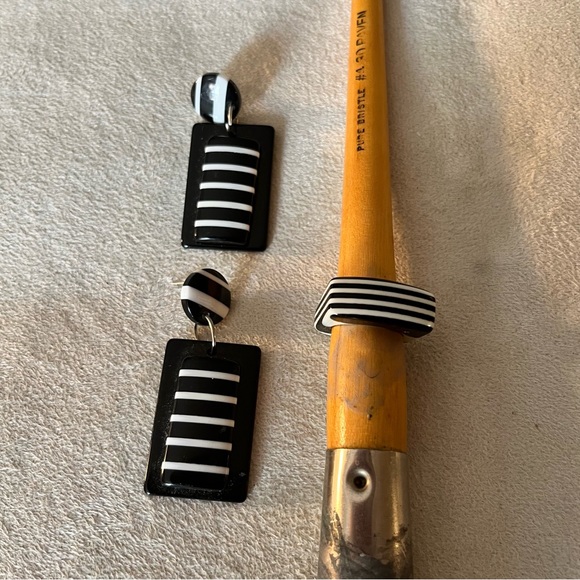 Lucite ring and earrings - Picture 5 of 10